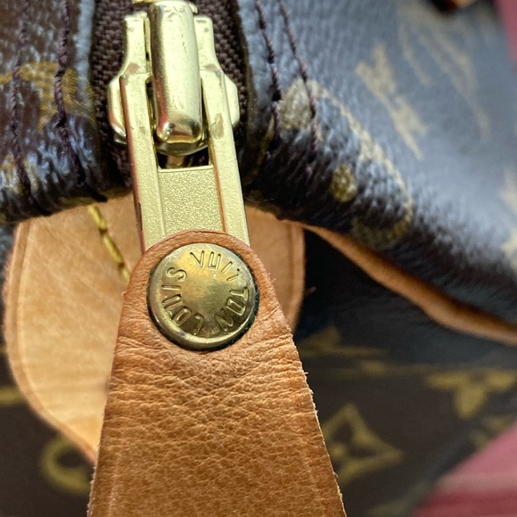 LV Speedy 30 handbag. Gently used… includes dust bag - Picture 3 of 10